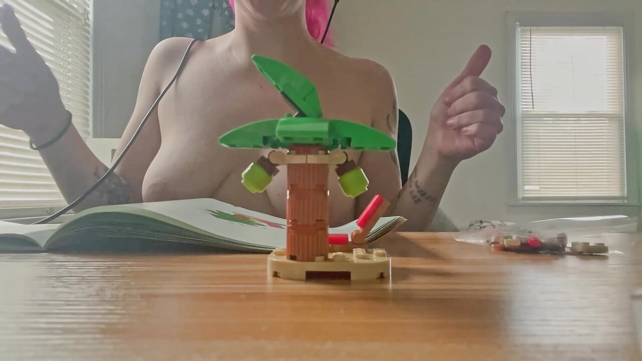 Gola Lego zgrada ASMR bez gornjeg dijela