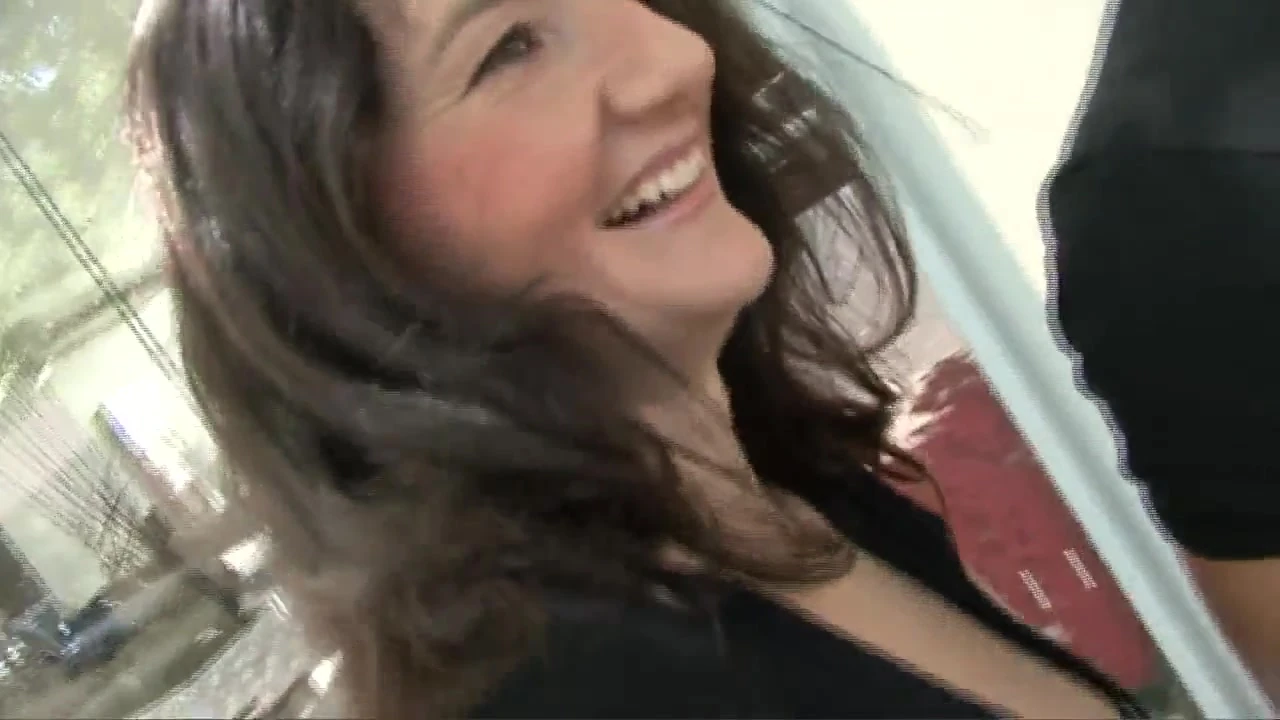 Žena puši kurac i jebe stranca # 1