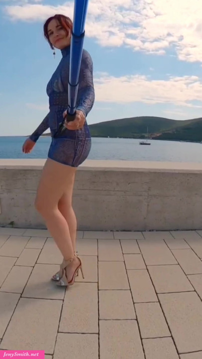 Джени Смит в просвечиваемом платье. Полное видео только на JenySmith.net