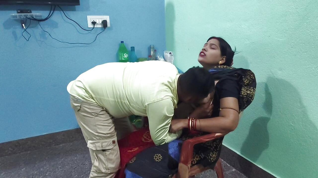Vợ giúp việc máy bay bà già Ấn Độ nóng bỏng đang quyến rũ và làm tình mạnh bạo, video sex người Ấn