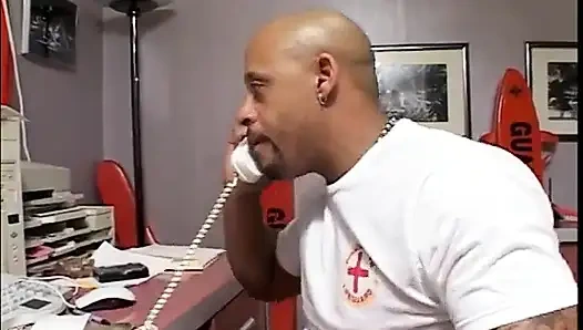 Sevimli açık tenli zenci prenses için güzel büyük yüze boşalma