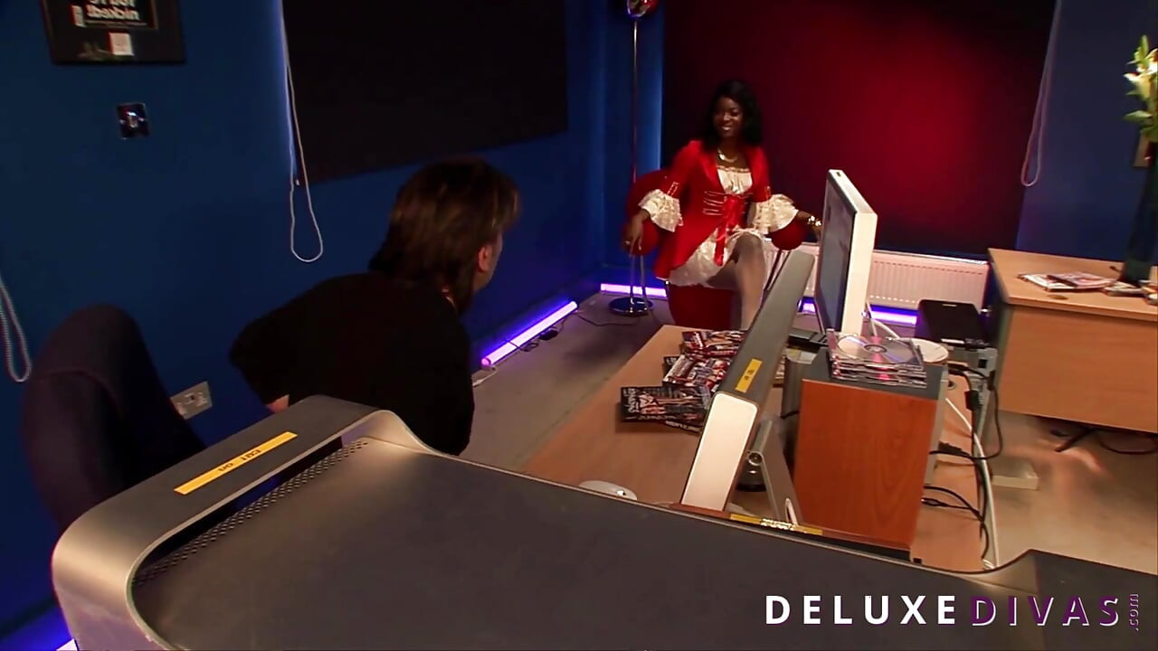 Deluxedivas - แชทสด - Ann Marie Rios