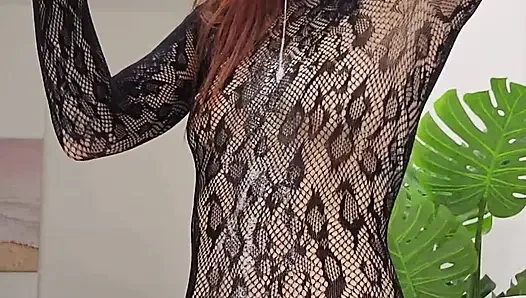 Tengkorak dalam dan memek ceroboh menampar dengan bodysuit jaring-jaring