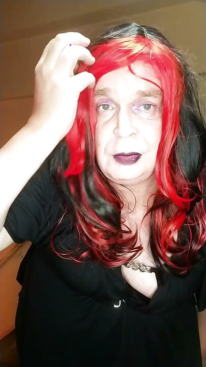 BBW TV asks if anyone finds capes sexy?