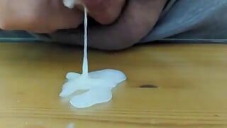 sperma auf dem tisch