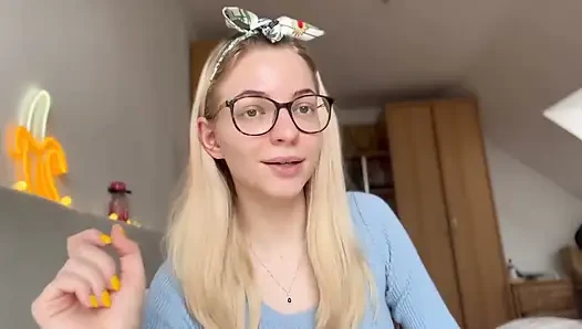Wie man ihr von seiner Mikrogröße erzählt!