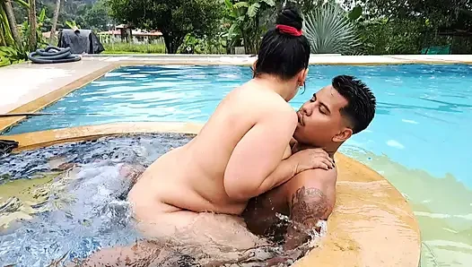 Горячая MILF занимается сексом со своим пасынком