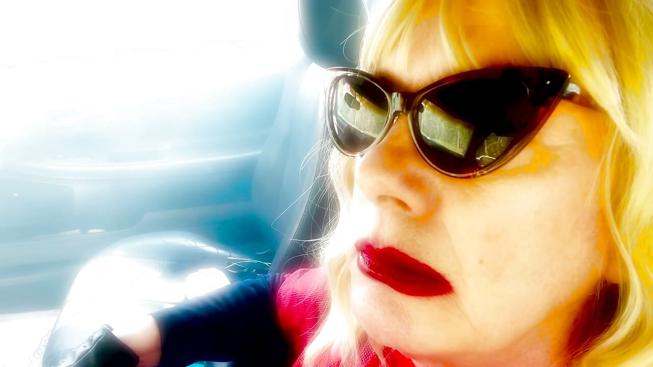 MATURE BLONDE SMOKING VS120 MENTHOLS WITH CAT SUNGLASSES