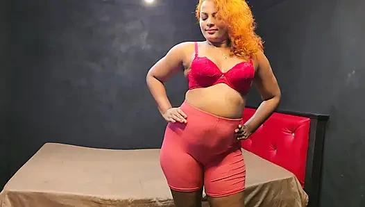 Персиковая королева Nilmini Sheron в моде примерка из перегона