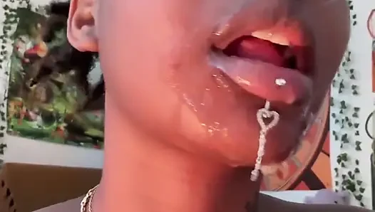 Ebenholz lutscht dildo, blowjob