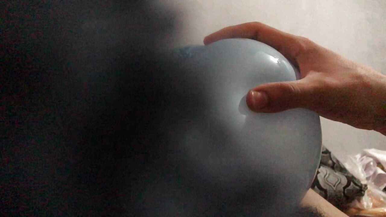 Relajación en globo azul con amenableclock8