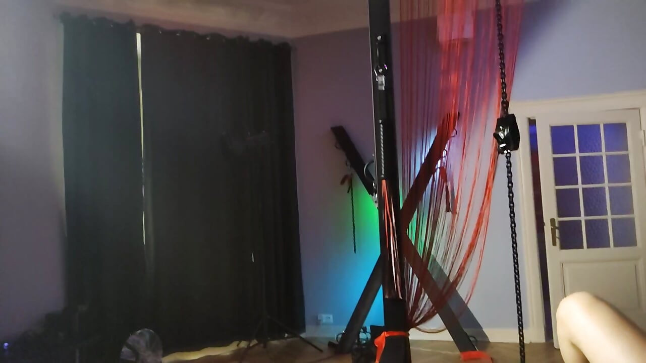 Bračna noć u BDSM sobi.