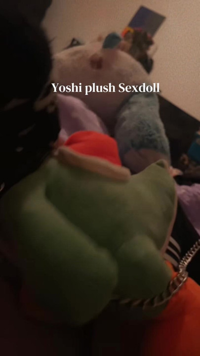 Femboy fode sua pelúcia Yoshi: 3
