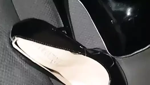 siyah topuklara boşalmak