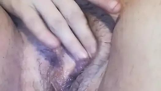 Rubbing my pussy until I squirt