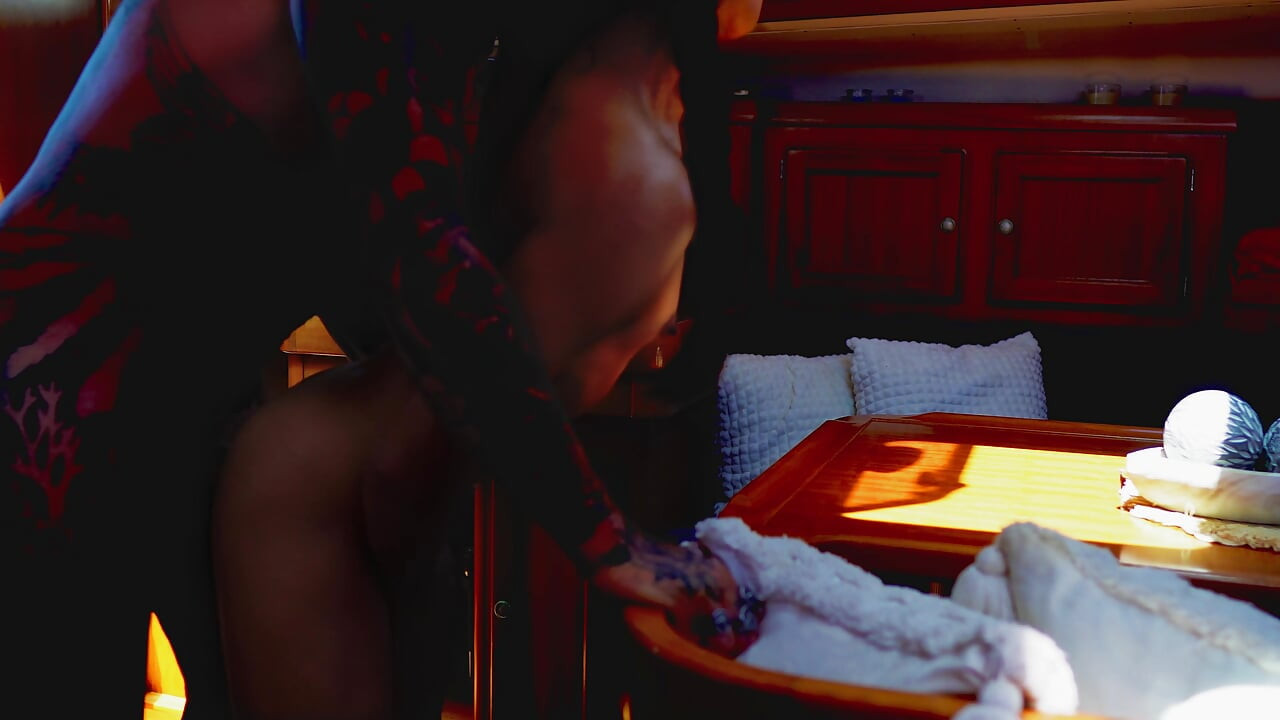TransAlpha com pau grande e tatuada com pau enorme