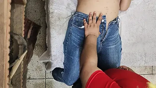 HAUSBESITZERIN FICKTE IHREN ZIMMERJUNGEN, ECHTEN ANALSEX, DESI HARDCORE-SEX, KOMPLETTER FILM
