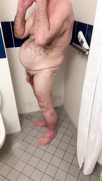Shower Time for Coach Karl 6765