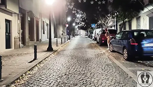 Risky Public Naked Chubby in the Building Pissing Outdoor