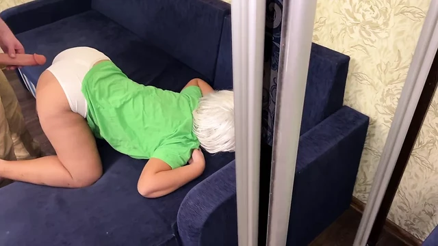 Milf was on her knees and waiting for anal sex