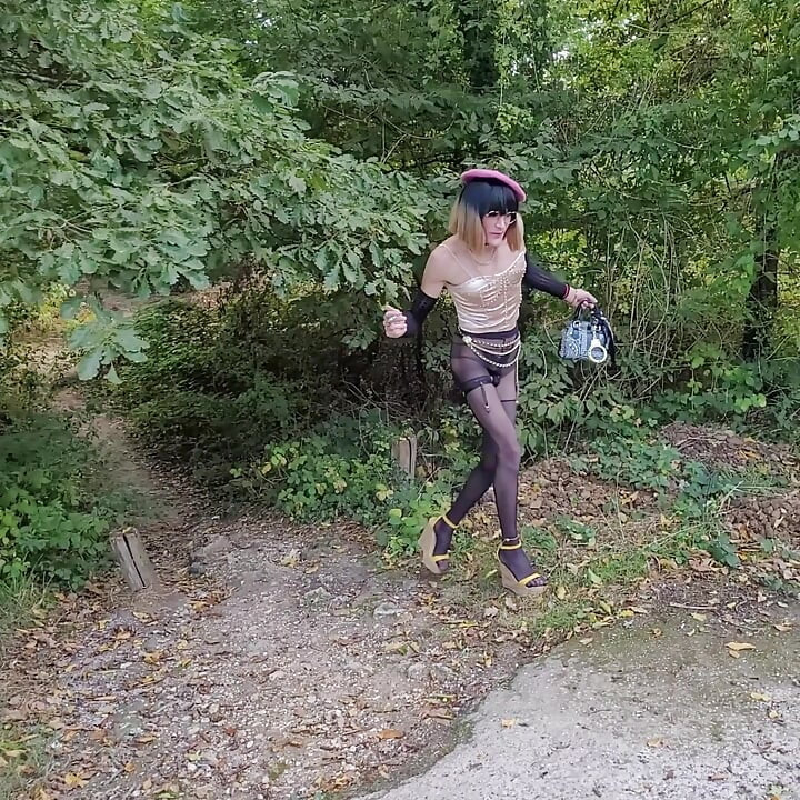 Pulpfiction Exhibition in a Car Park at the Faisanderie. Rencontre_cokiine Vanessabitchx Parischiennetrvprod