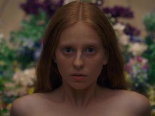 Isabelle grill nuda in midsommar (2019)