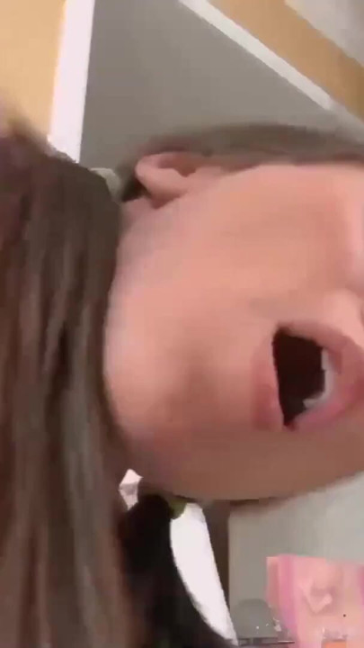 Russisches Teen anal gedehnt und ins Arschloch gespritzt | Clip 1