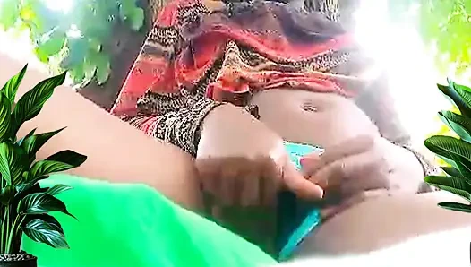 Video bokep tante seksi lagi asik masturbasi sendirian sambil beraksi di desa!