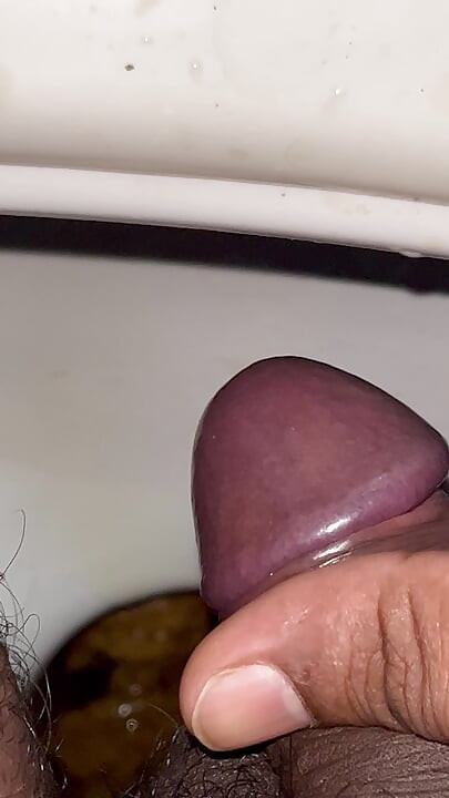 Se divertindo e brincando com penico