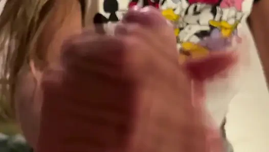 Ayaklarıma boşalıyor ayakla mastürbasyon