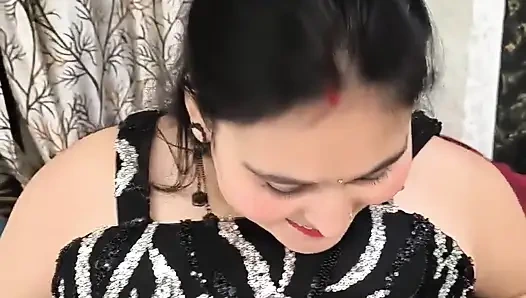 Sexy dame auf dem boden