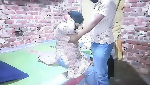 Baldızımın evini ziyaret ederken, baldızımın beni seks için aradığını gördüm.