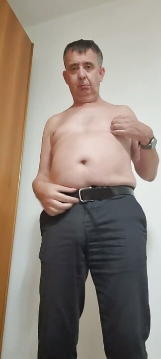 또 다른 스트립과 사정 장면