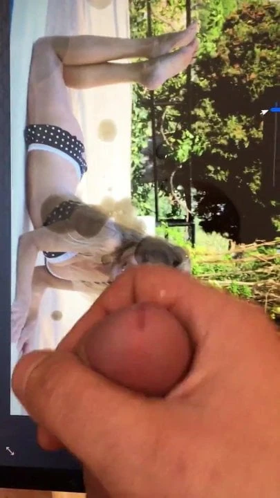 Počast devojci marini