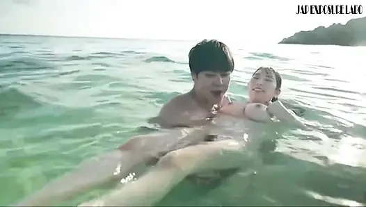 Gravure Idol Behind-the-scenes in Okinawa, a Daring off-camera Moment Captured Discreetly 3rd