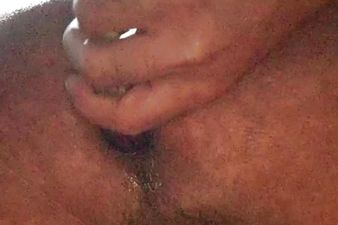 精液が私のペニスをオナニーし、ナスが私のお尻の穴に入りました
