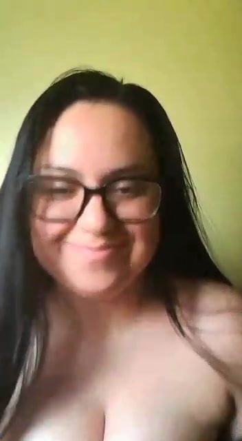 Masajeando mis tetas