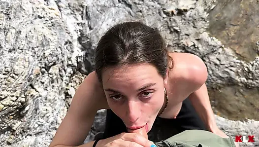 Ich wusste, mein Blowjob am Strand würde überall auf meinem Gesicht enden - KLX