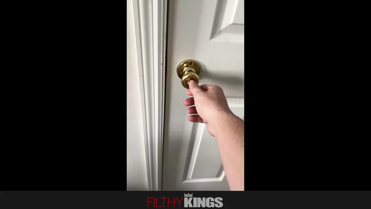 肮脏的国王 - 热辣的继妹Lacy Tate被继兄弟性交