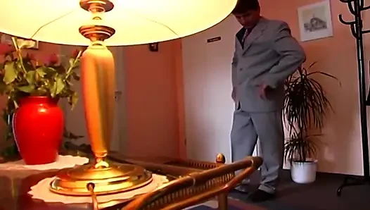 Bizarr spanking-dreier mit tropfenden reifen schlampen