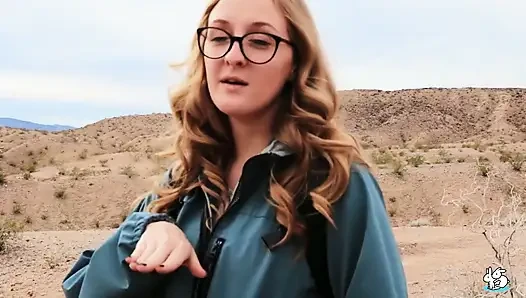 True Amateurs - Natur-küken mit brille bekommt gesichtsbesamung am see