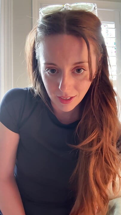 Hottie in Glasses Tells You How to Stroke!