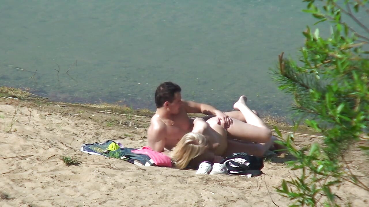 छोटी रंडी को आउटडोर बड़े लंड की जरूरत है!