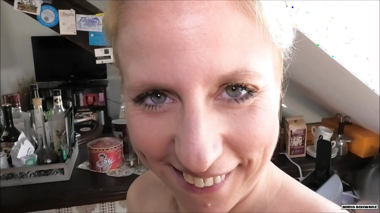 Good morning, fuck piece: Blonde MILF taken through on the kitchen counter