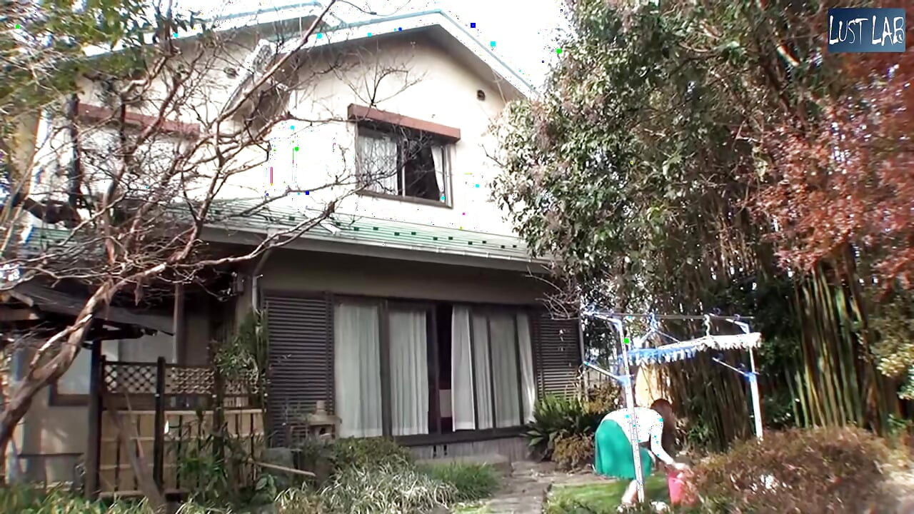 隣の孤独な未亡人 - 長年の自制が危険な瞬間についに破られる - パート1