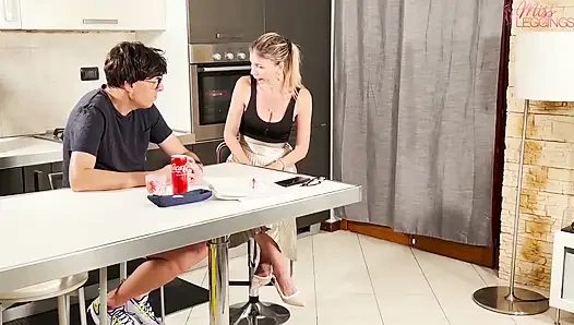 Hırçın öğretmenin bakire ve utangaç öğrenciye yüksek üniversite sınavını geçme sözü