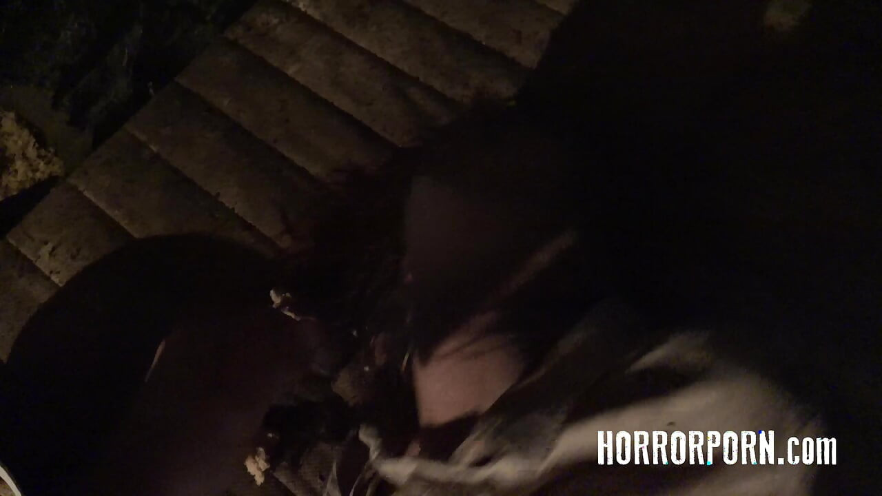 The girl in the cage (Horror Porn)