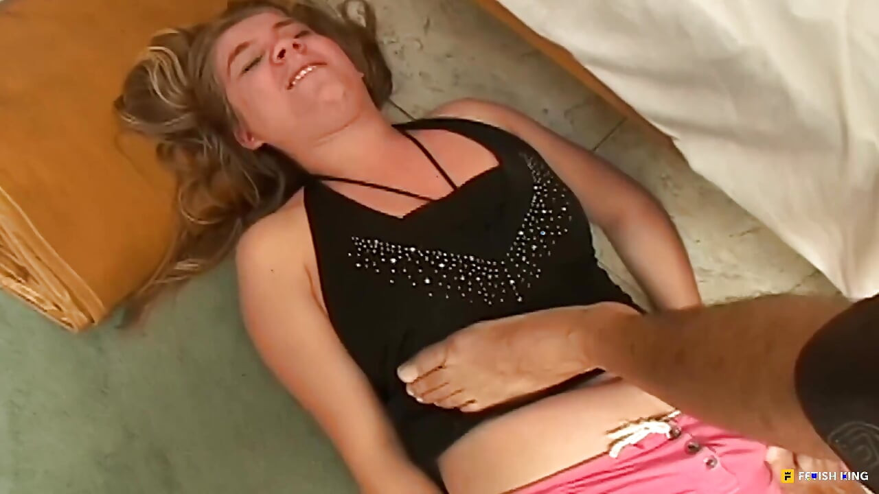 看谁更强! 践踏男孩大战女孩