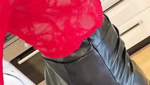 Sophie James seksi kıyafetler yağlanmış sarışın