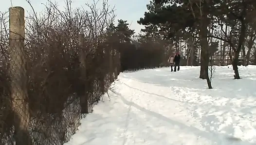 Wahnsinnige Zusammenstellung: Asiatisches Schulmädchen Lutscht, Waldfick &schnee-muschi Lecken!
